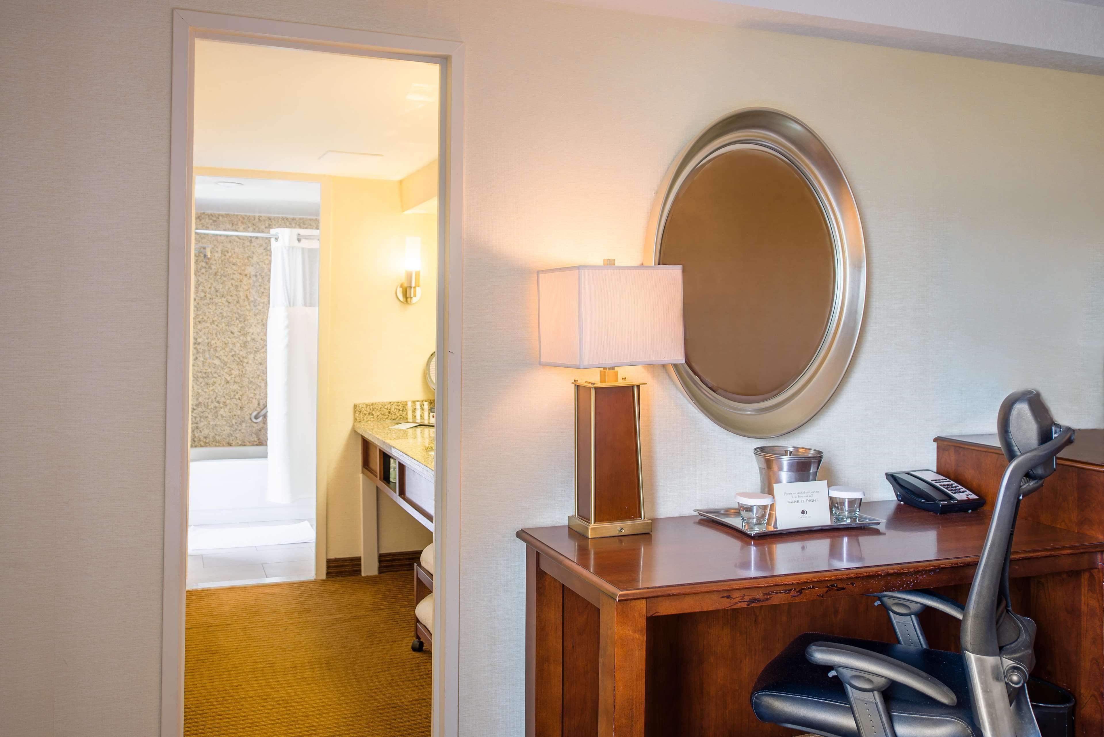 Hotel Doubletree By Hilton Philadelphia Airport Extérieur photo