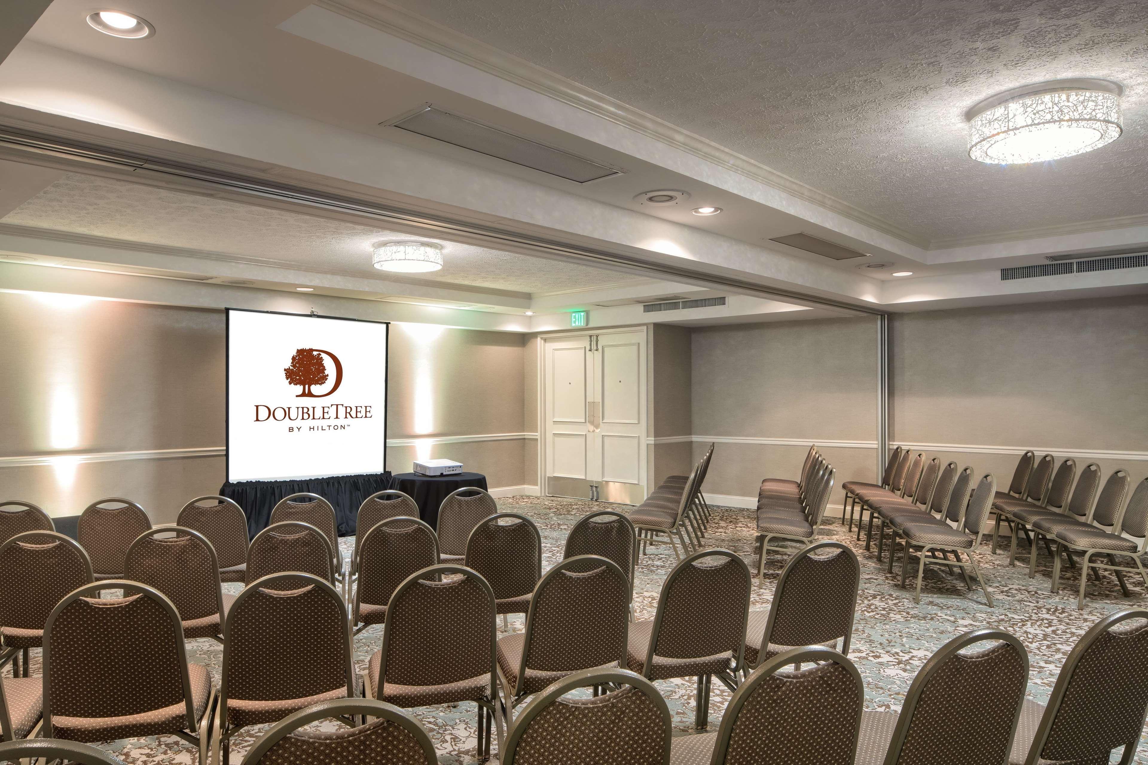 Hotel Doubletree By Hilton Philadelphia Airport Extérieur photo