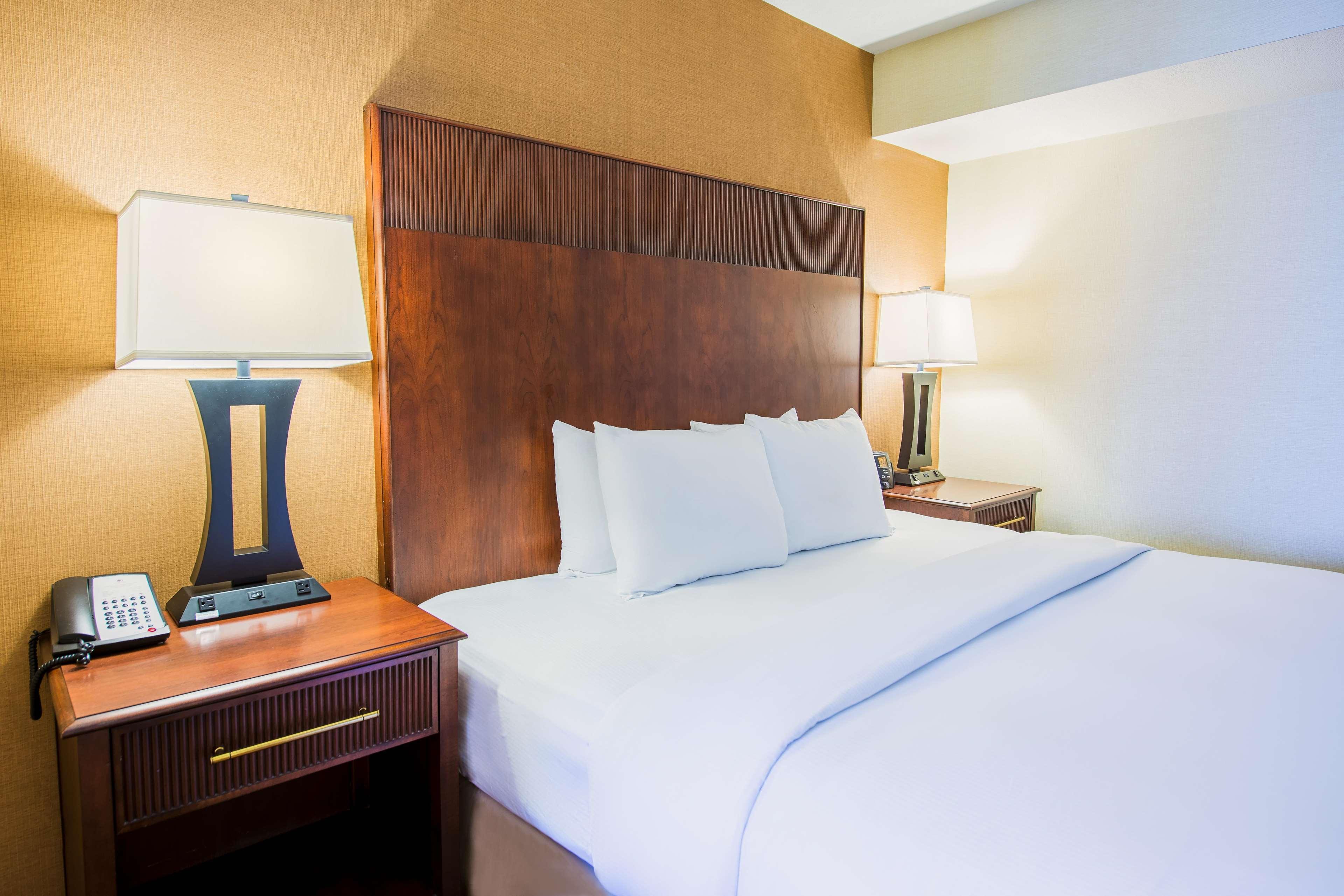 Hotel Doubletree By Hilton Philadelphia Airport Extérieur photo