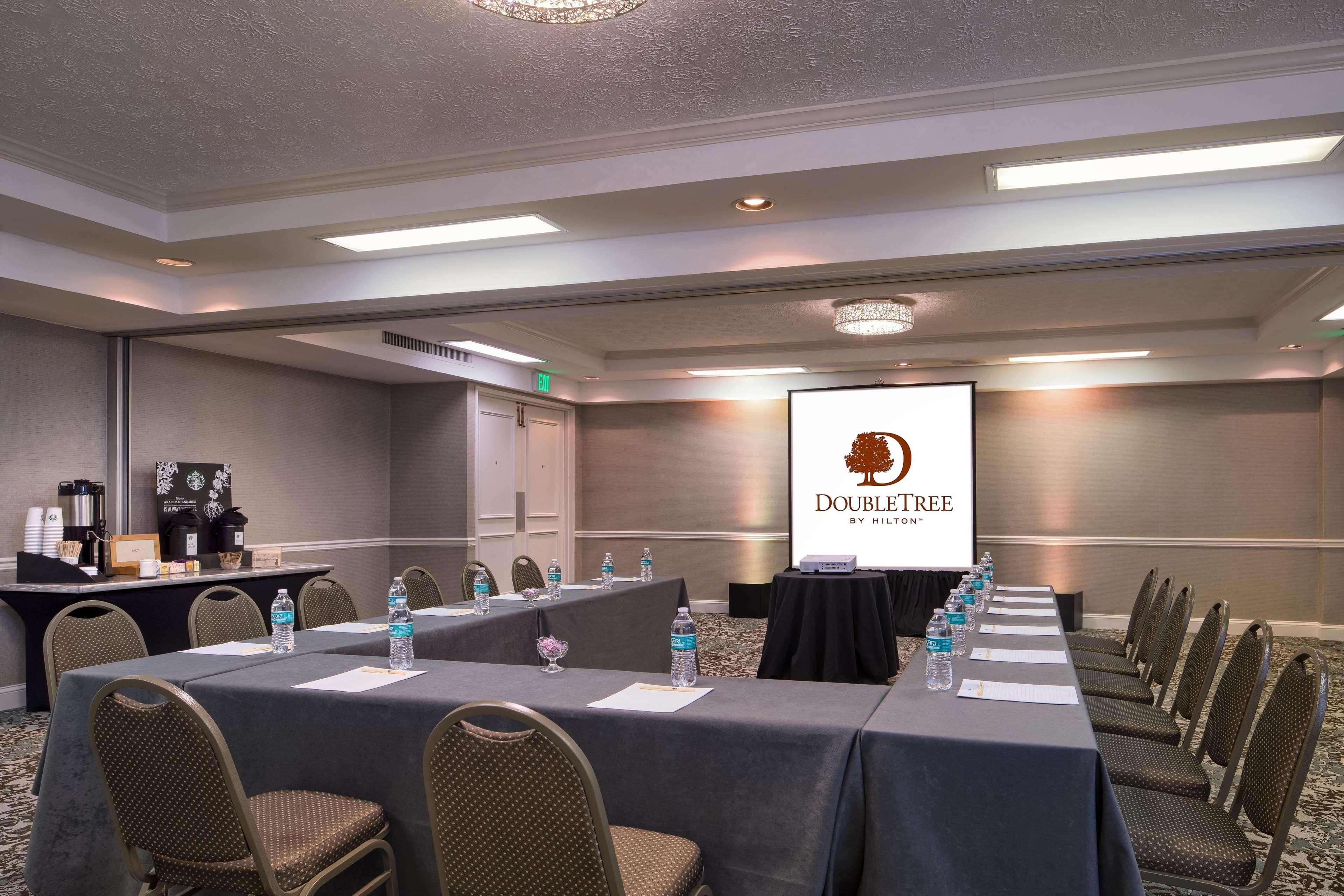 Hotel Doubletree By Hilton Philadelphia Airport Extérieur photo