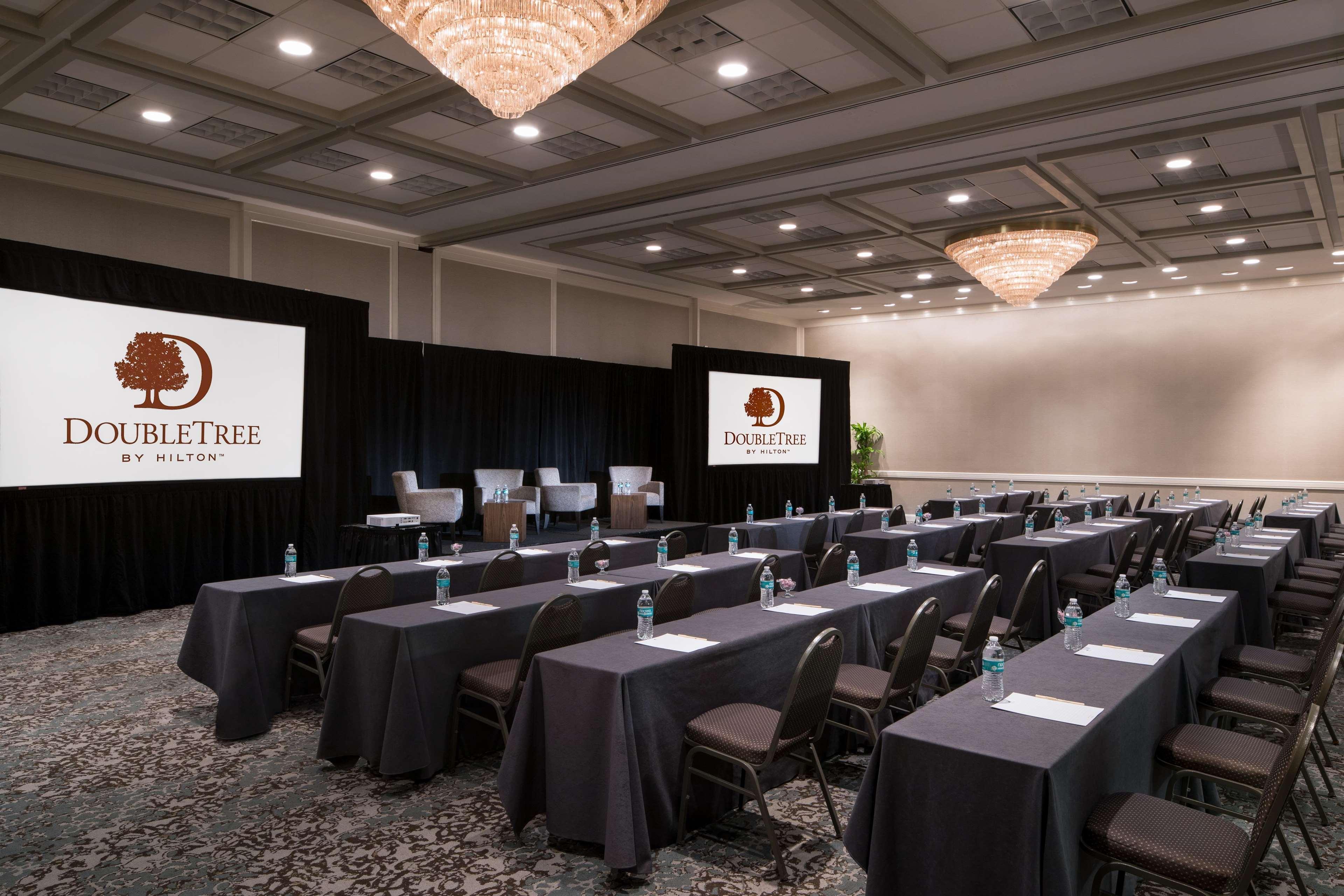 Hotel Doubletree By Hilton Philadelphia Airport Extérieur photo