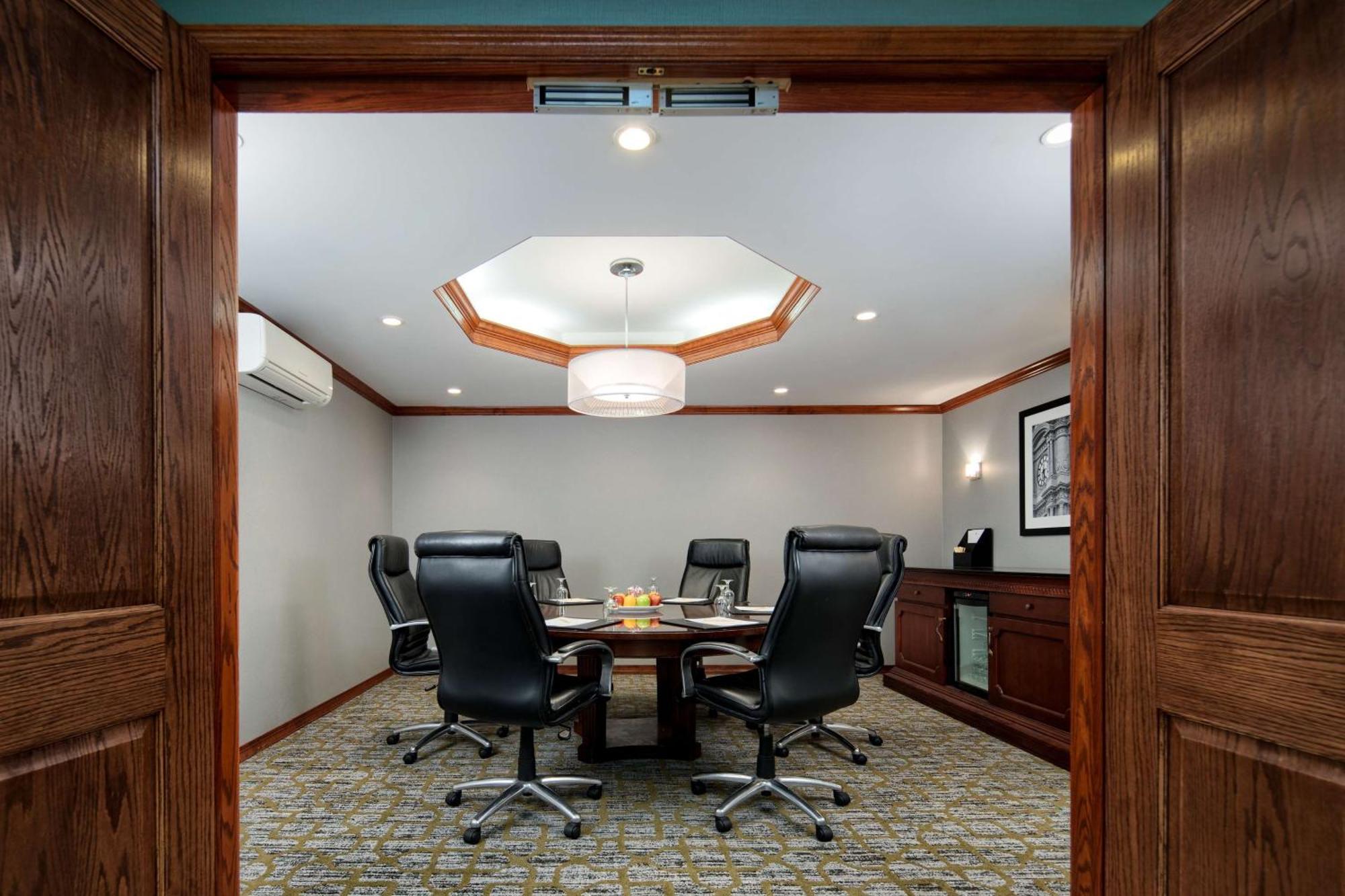 Hotel Doubletree By Hilton Philadelphia Airport Extérieur photo
