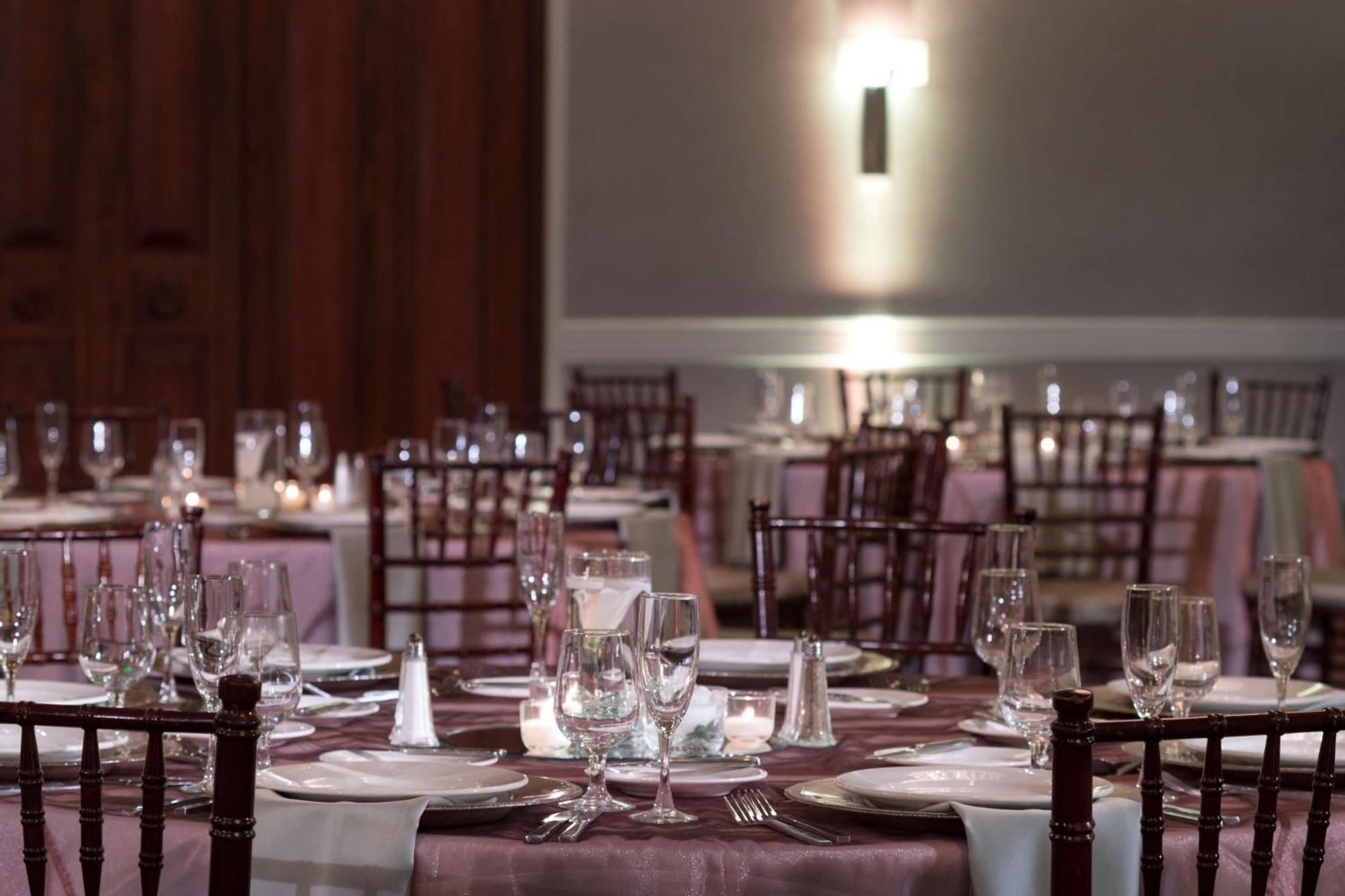 Hotel Doubletree By Hilton Philadelphia Airport Extérieur photo
