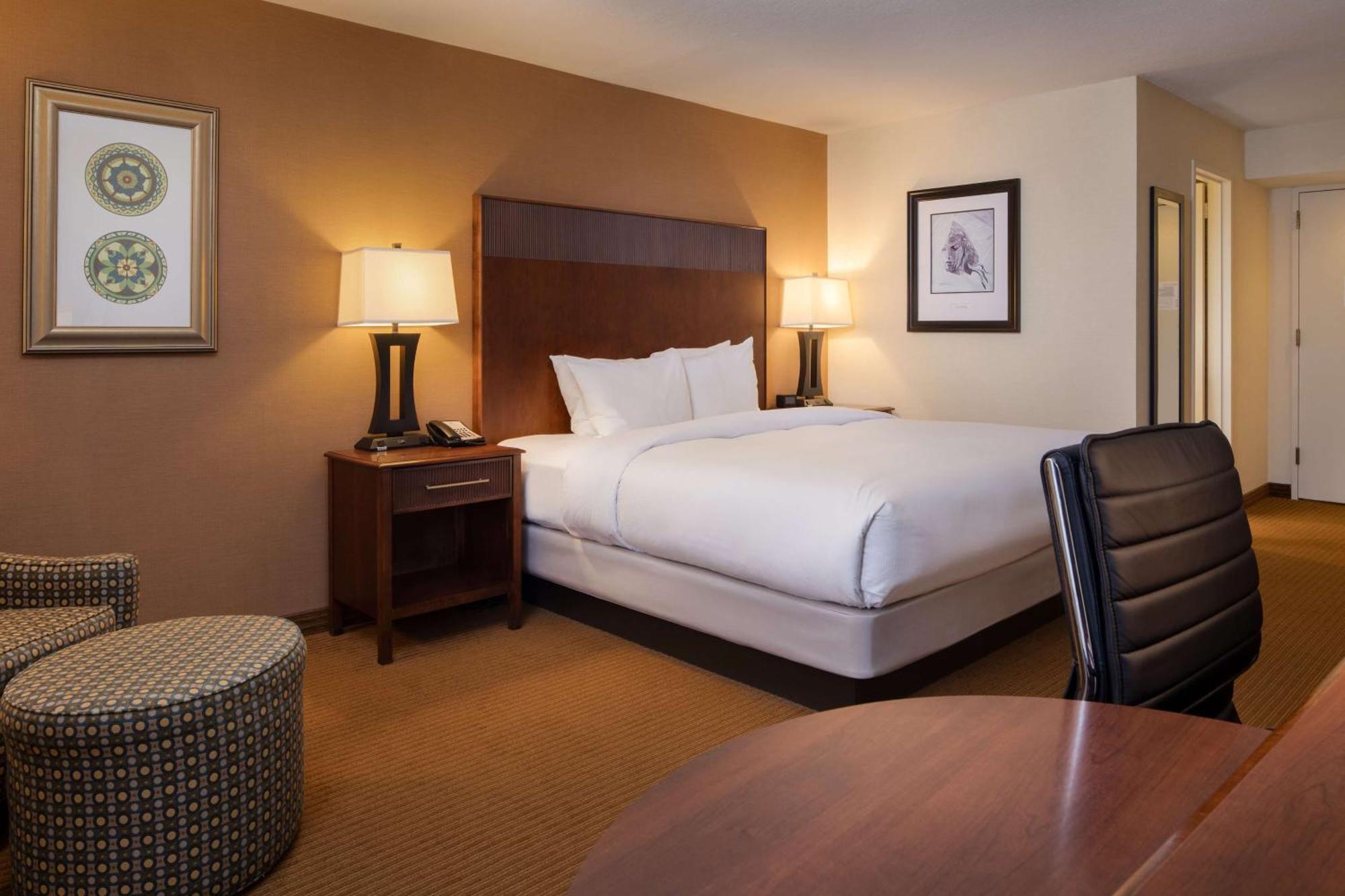 Hotel Doubletree By Hilton Philadelphia Airport Extérieur photo