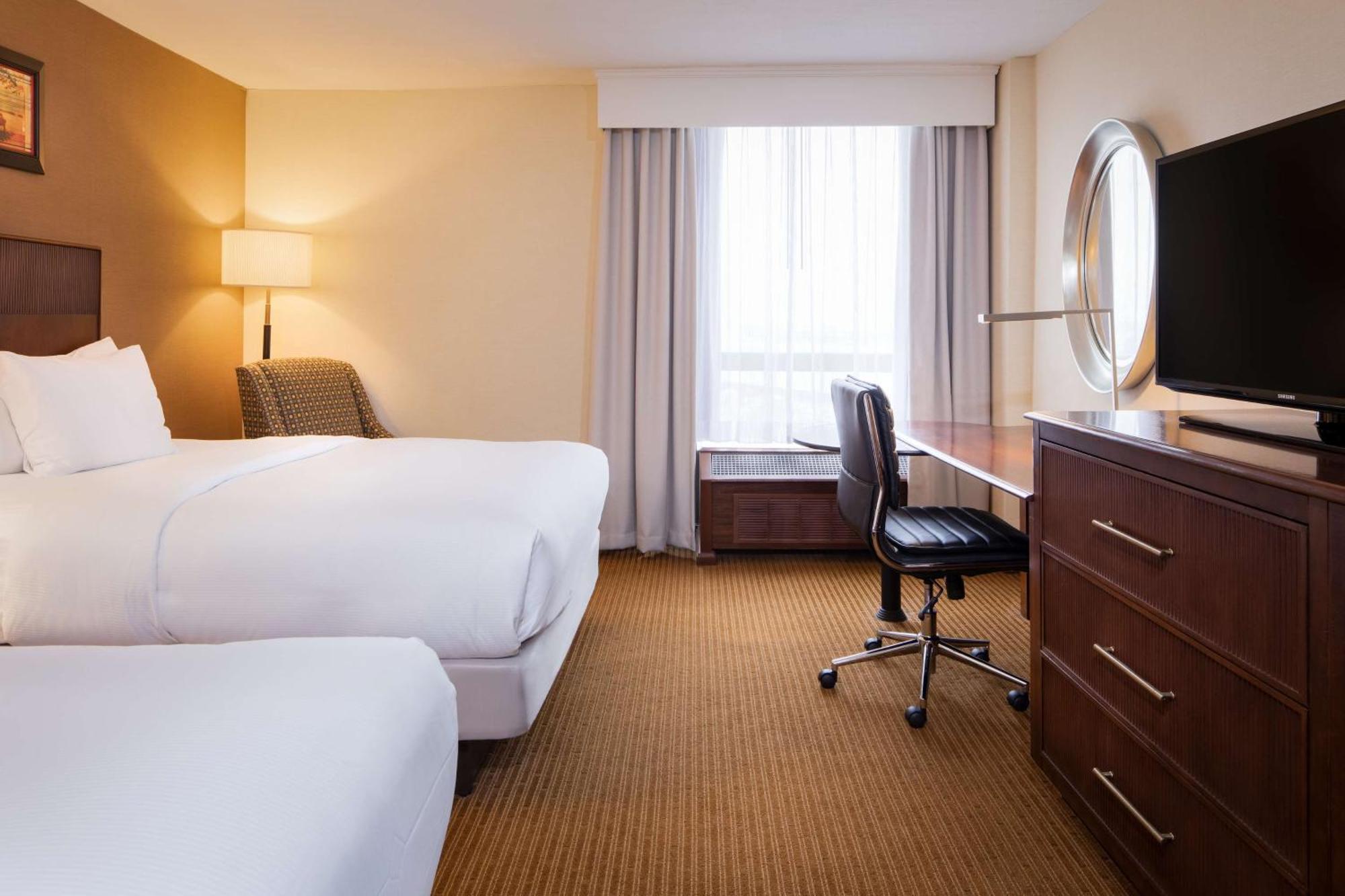 Hotel Doubletree By Hilton Philadelphia Airport Extérieur photo