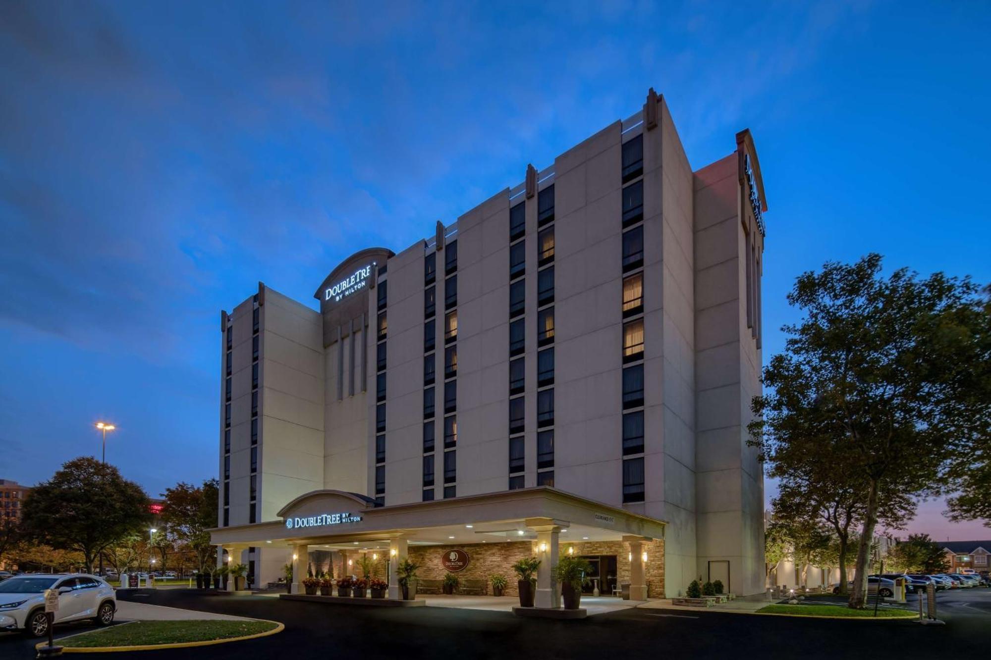 Hotel Doubletree By Hilton Philadelphia Airport Extérieur photo