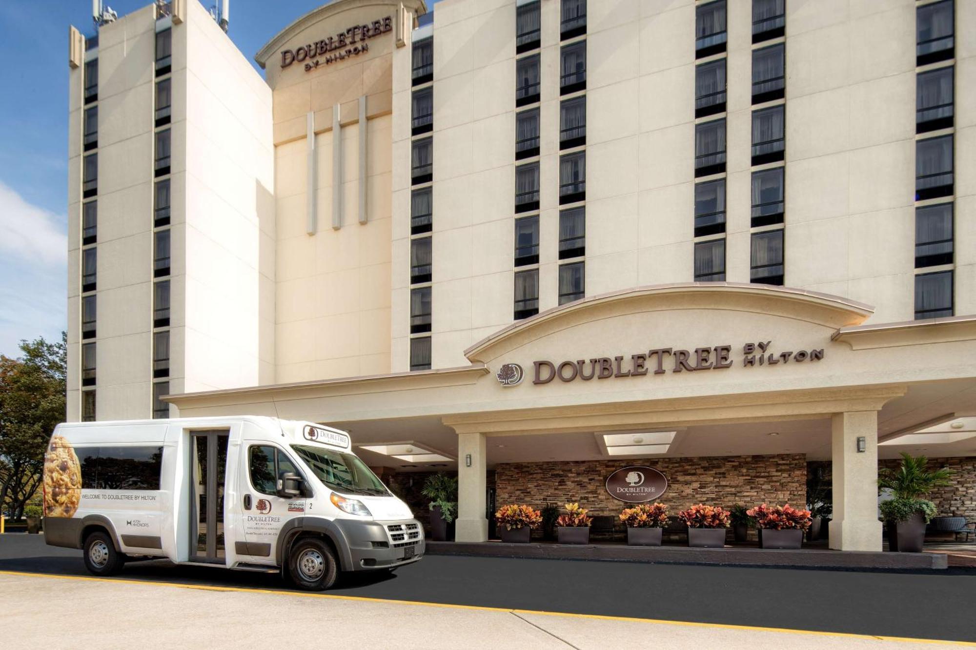 Hotel Doubletree By Hilton Philadelphia Airport Extérieur photo